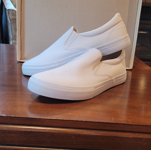 No Boundaries Shoes - No Boundaries White Slip-On Sneakers Casual Comfort